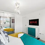 Designer House In Bristol - Hot Tub - Sleeps 10